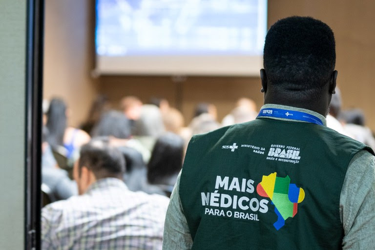 Manaus convoca médicos do programa Mais Médicos para o Brasil