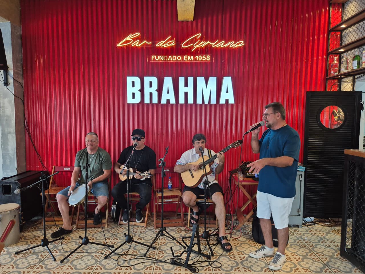 Noite de bossa nova arrecada fraldas para lar infantil em Manaus