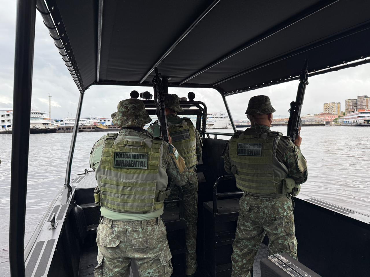 Lancha blindada e base fluvial são enviadas para reforçar segurança no Festival de Parintins 2026