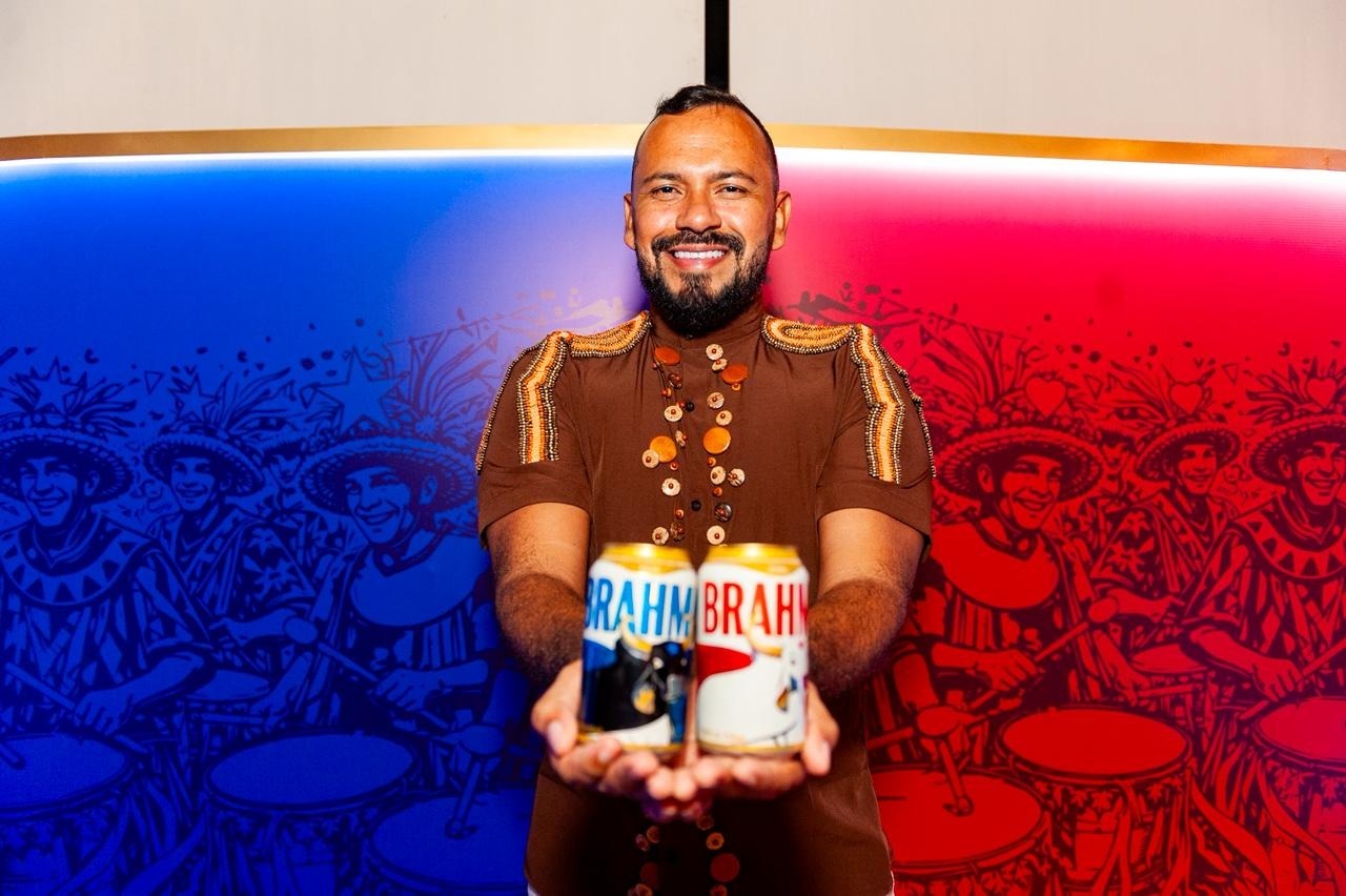 Artista amazonense assina artes de latas inspiradas no Festival de Parintins