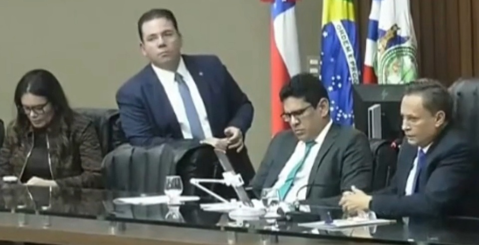 Vídeo: acusações expõem disputas políticas na Aleam: 'esse tipo de gracinha eu não compactuo