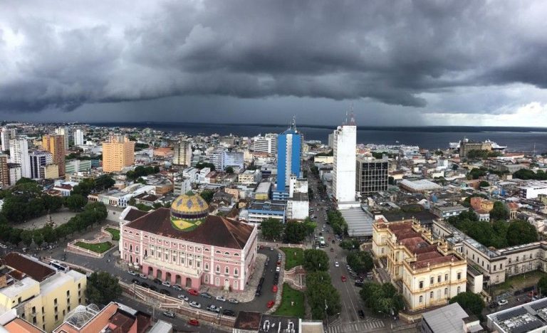 Manaus tem alerta de chuva forte neste domingo com risco de trovoadas e ventos intensos