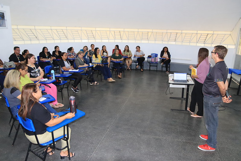 Semed abre 255 vagas para cursos gratuitos de idiomas em Manaus