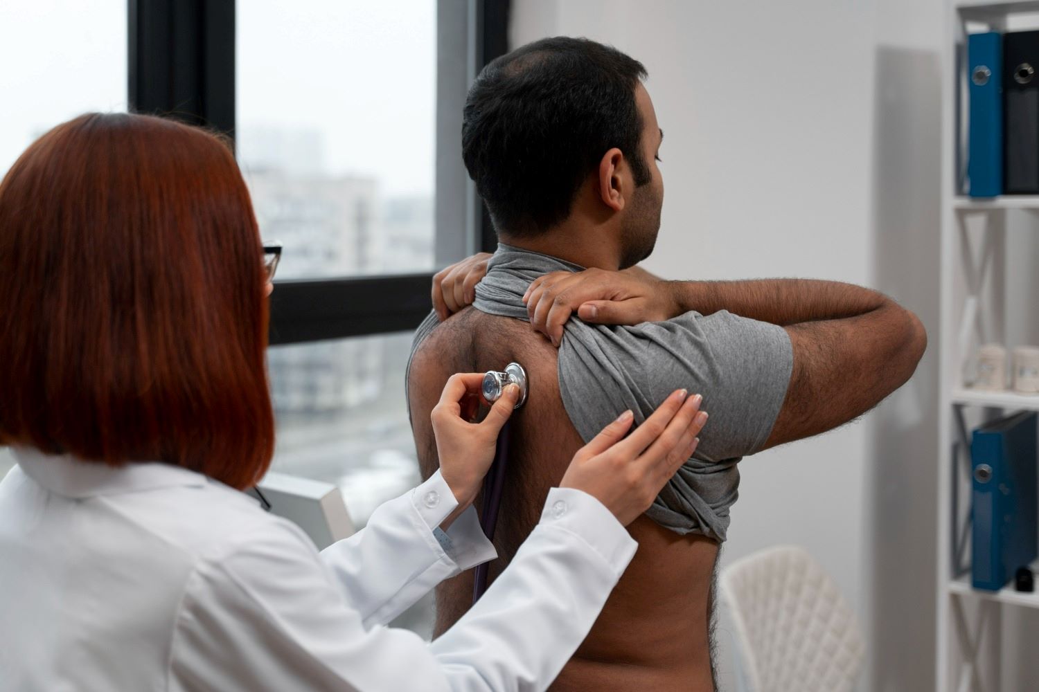 Dor crônica afeta até 40% dos brasileiros e exige atenção médica