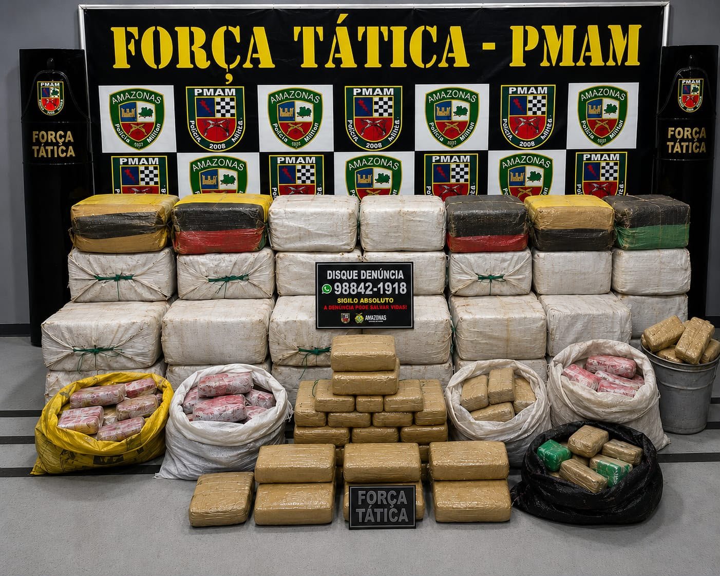 Após atirar contra a PM, criminosos perdem depósito com 1,5 tonelada de drogas em Manaus