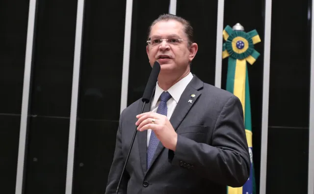 Embaixada dos EUA buscou líder do PL para falar de urnas