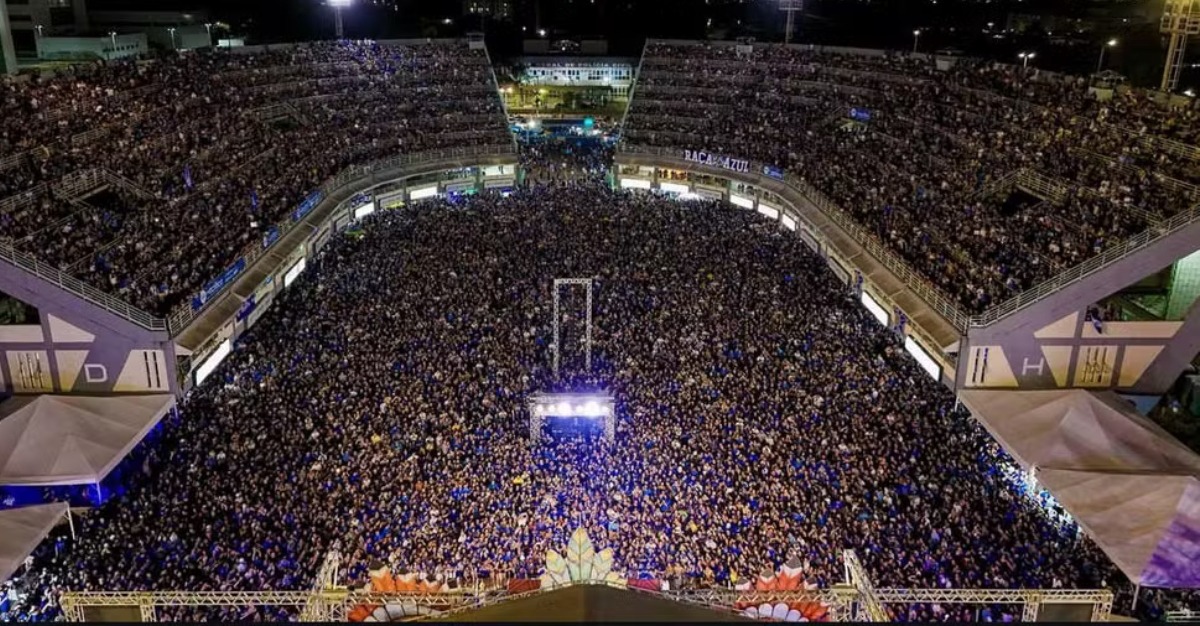 Festa da Vitória do Caprichoso reúne itens oficiais com arquibancadas ampliadas no Sambódromo