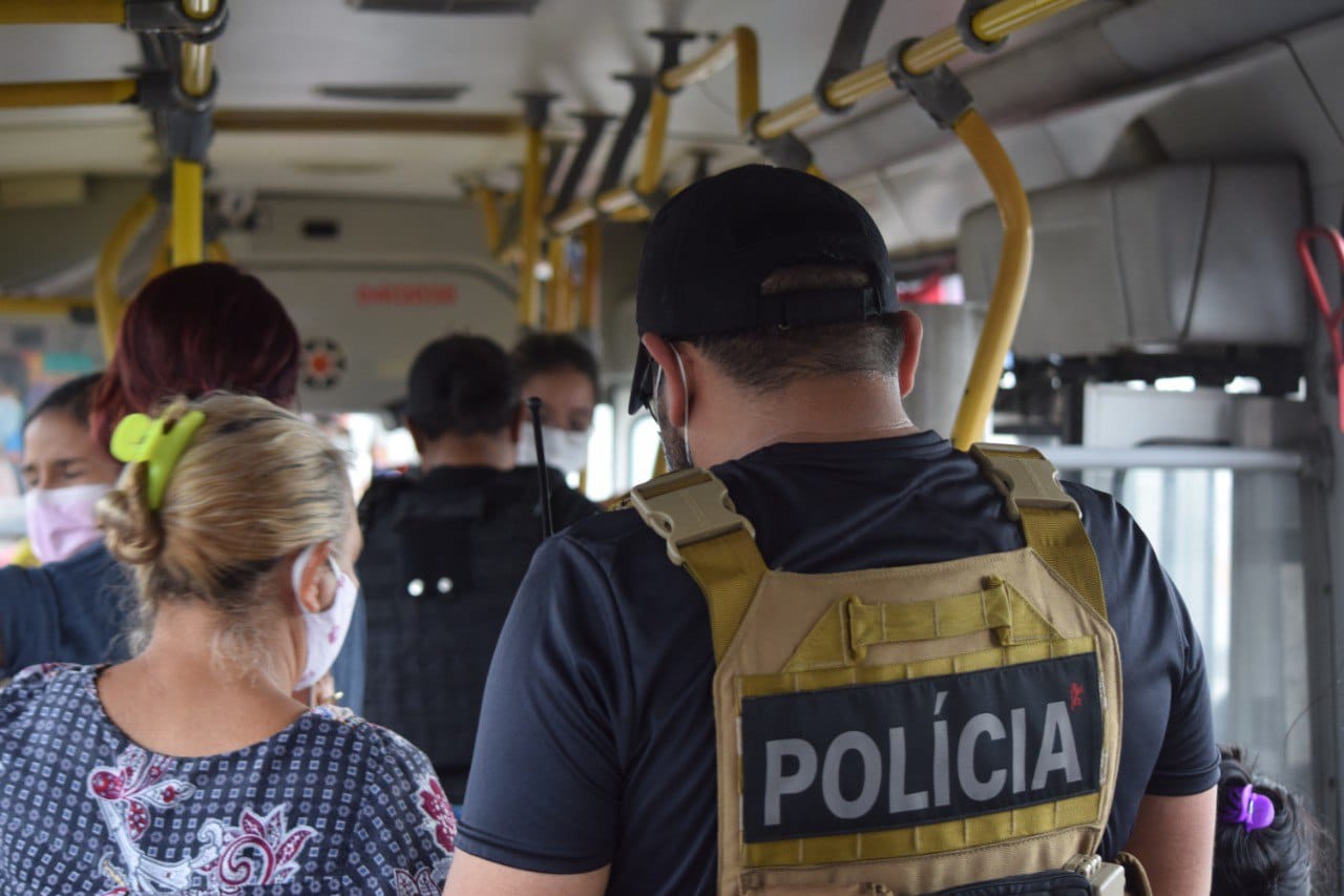 Polícia prende trio suspeito de praticar ao menos 20 assaltos a ônibus em Manaus
