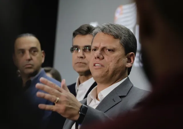 Governo Tarcísio vende imóveis públicos com pouca transparência