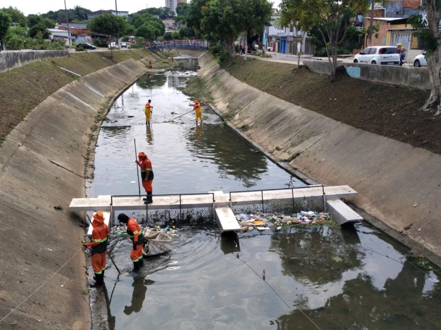 Destinação correta do lixo reduz poluição dos igarapés de Manaus