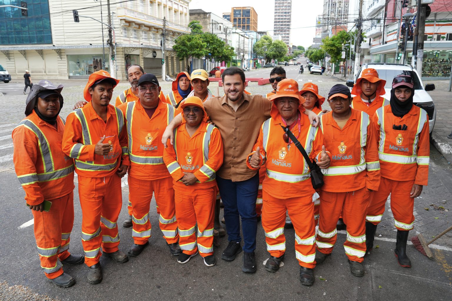 Renato Junior acompanha mutirão de limpeza no Centro às vésperas de 100 dias de gestão