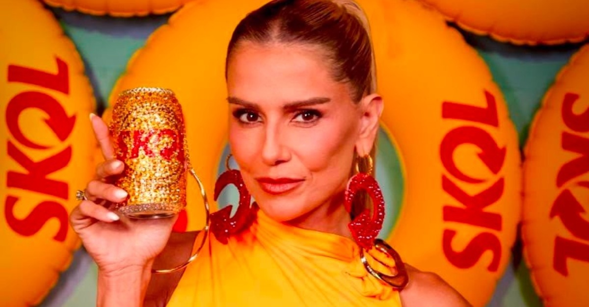 Deborah Secco brilha no Camarote Skol durante o Fortal 2026
