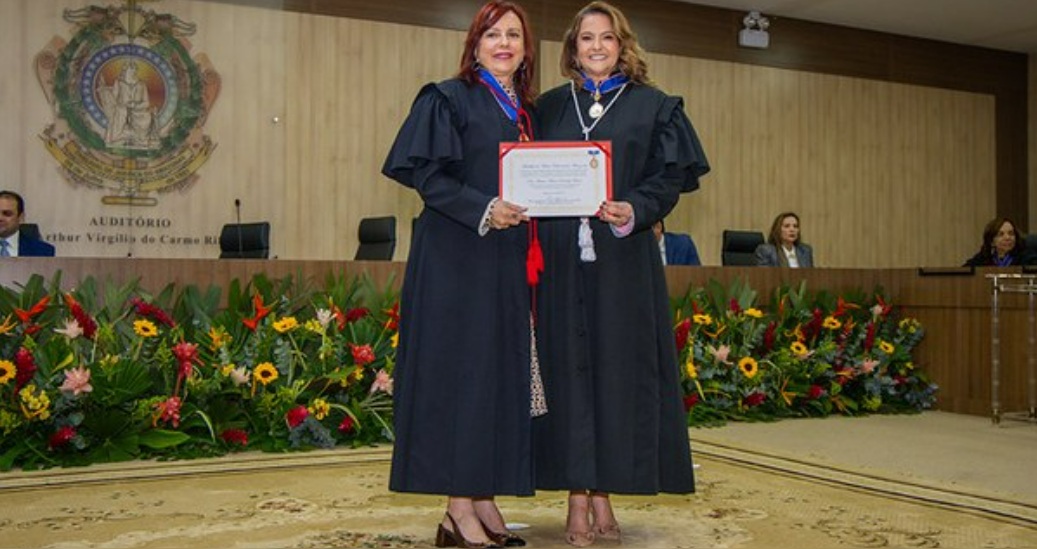 Advogada Laura Lucas toma posse como juíza titular do TRE-AM