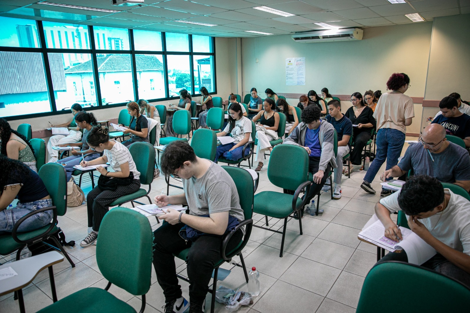 UEA lança editais do Vestibular e SIS e anuncia curso inédito de Medicina Veterinária