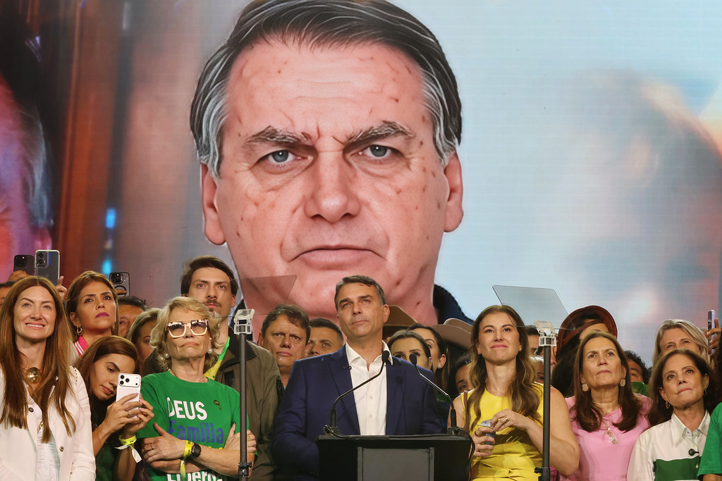 Eleições: legislação não consegue barrar conteúdo de IA nas redes