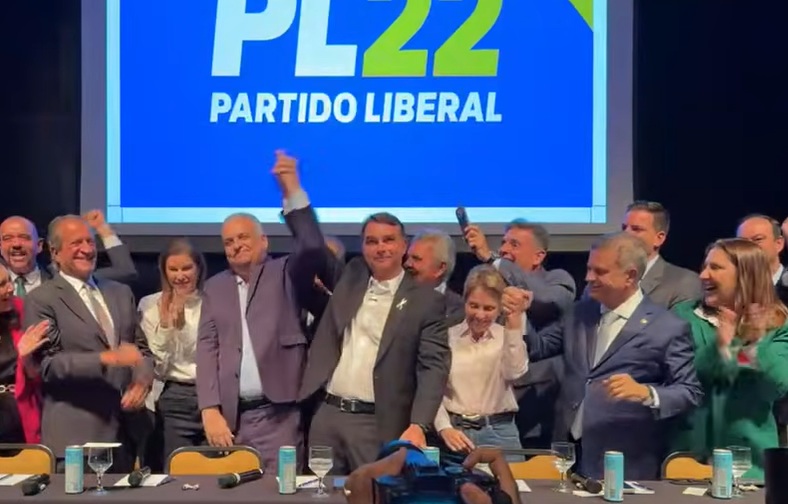 Flávio Bolsonaro confirma deputado Alfredo Gaspar como vice na chapa para a Presidência da República