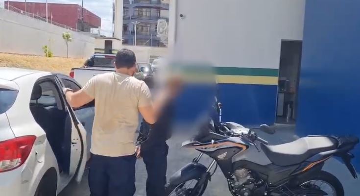 VÍDEO: Homem é preso por manter adolescente em cárcere para pagar dívida com sexo em Manaus