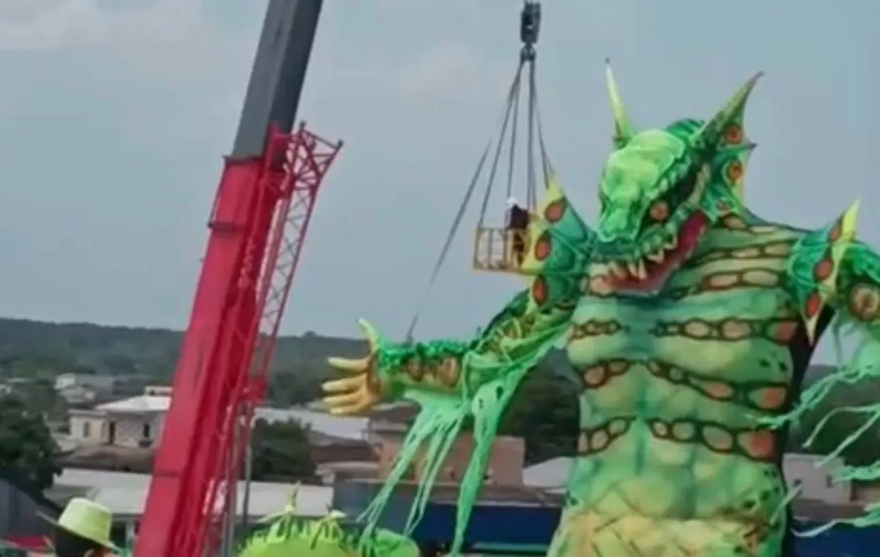 VÍDEO: Trabalhador morre após cair de guindaste durante montagem de alegoria em Manacapuru