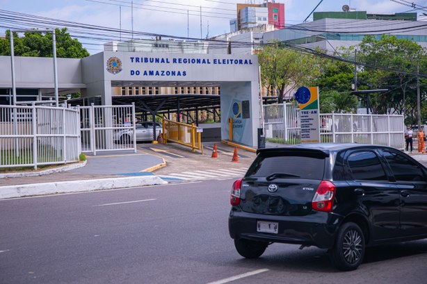 TRE alerta no Amazonas: carros de aplicativos não podem exibir propaganda de candidatos