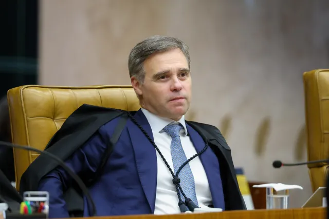 Crise no STF e mensagens de Moraes e Vorcaro: como chegamos aqui?