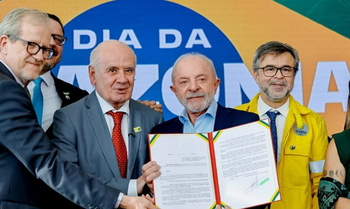 Ao lado de Serafim, Lula diz em Brasília que resolveu a questão BR-319: 'estrada será exemplo ao mundo'