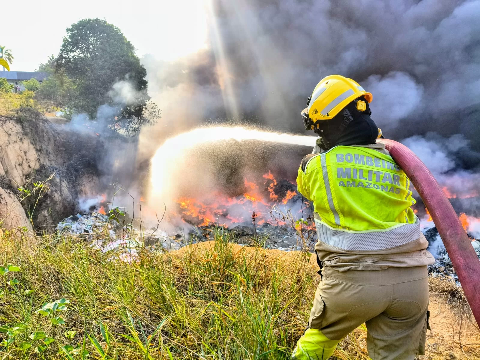 Lula anuncia seis aeronaves e 290 profissionais para combater incêndios no Amazonas