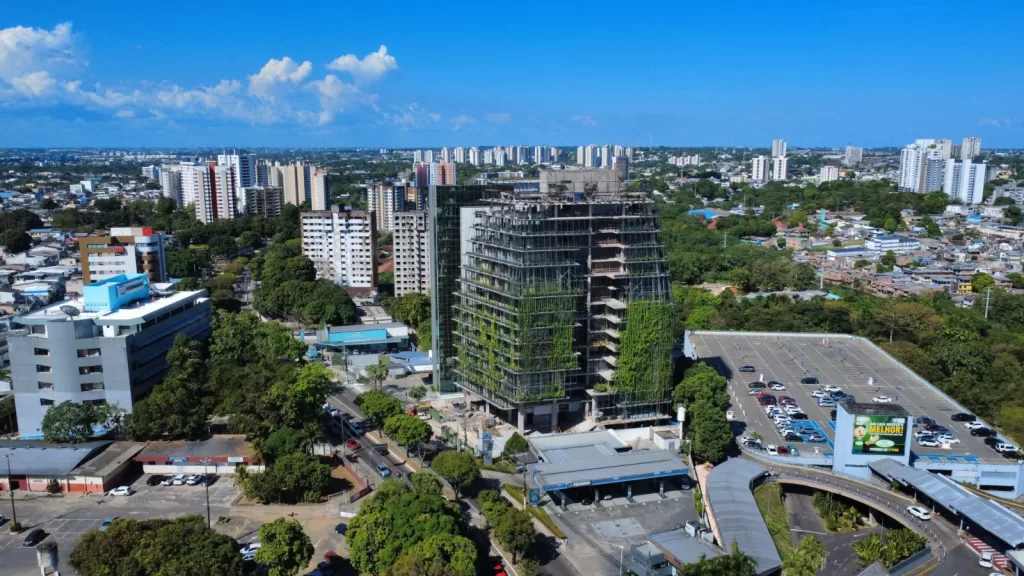 Botânica Office: prédio com jardins na fachada viraliza em Manaus