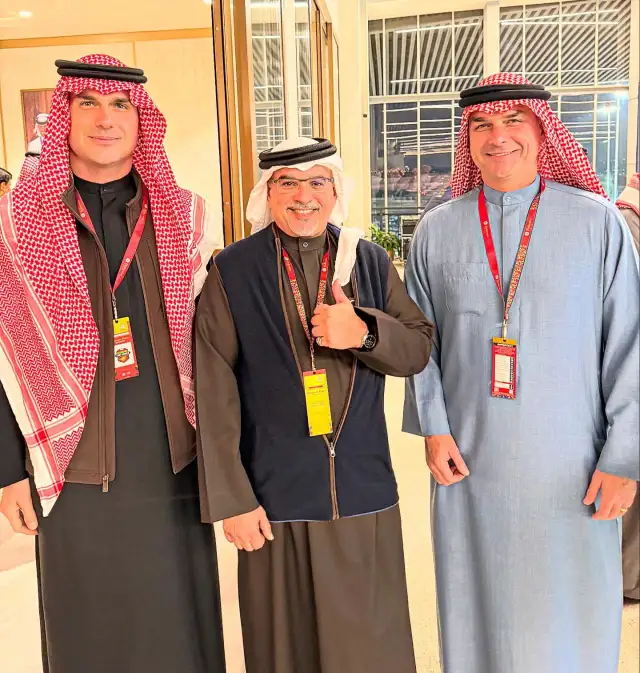 Eduardo Bolsonaro abriu empresa no Bahrein com passaporte italiano