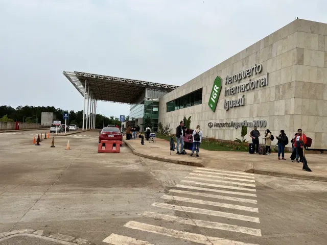 Flávio Bolsonaro: Filha ausente em escola reforça suspeita de fuga