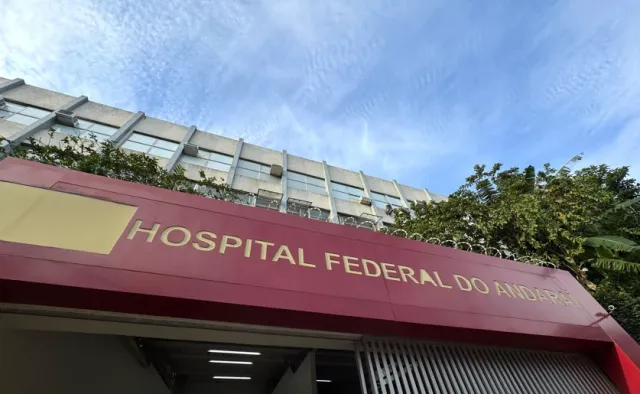 Flávio Bolsonaro e os hospitais federais do Rio na pandemia
