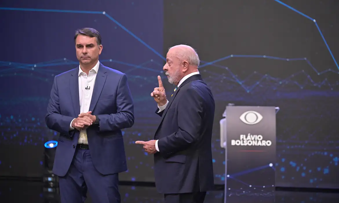 Hospitais do Rio, Flávio Bolsonaro e a acusação de Lula na Band