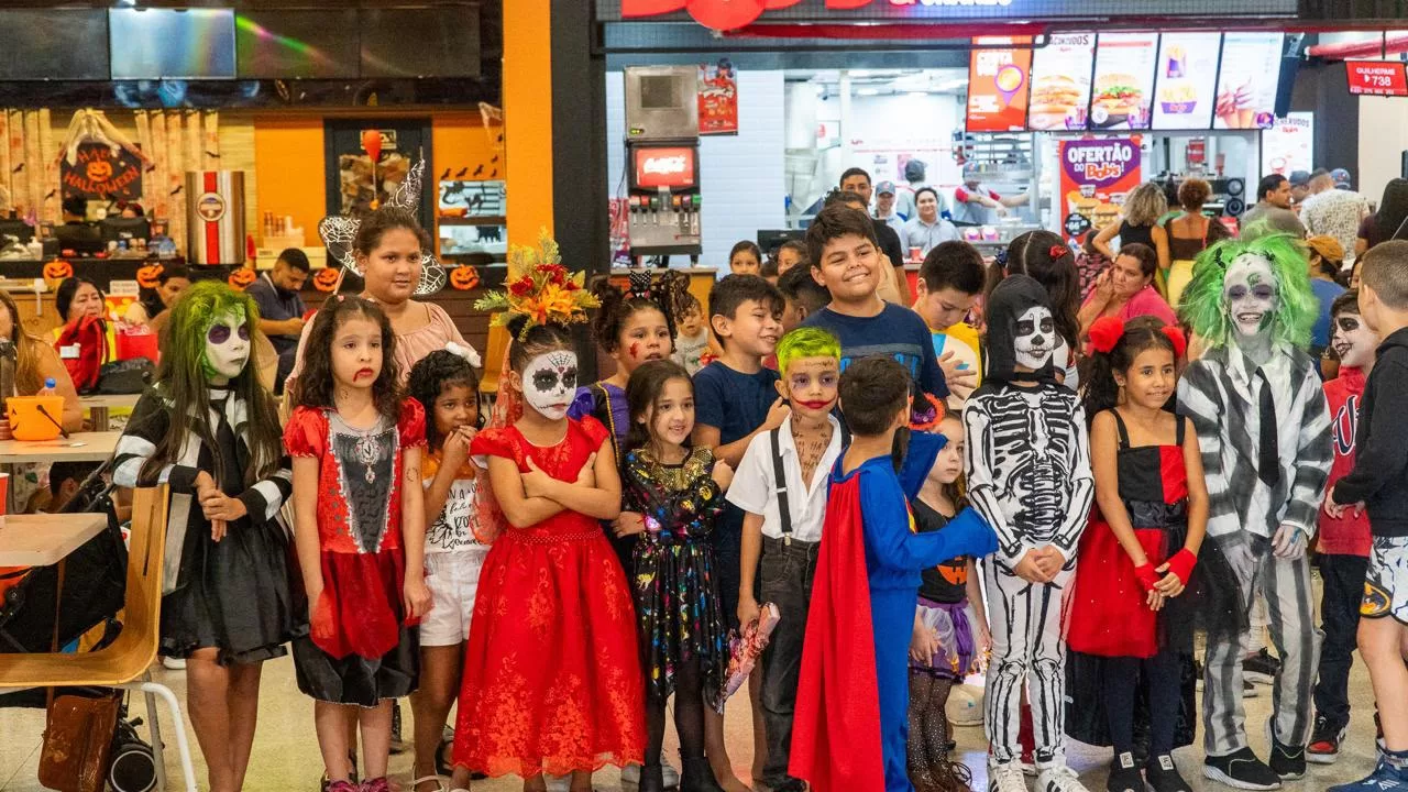 Caça aos doces e concurso de fantasias agitam Halloween em shopping de Manaus neste sábado