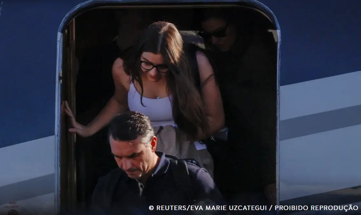 Flávio Bolsonaro chega aos EUA e finaliza rota de fuga com toda a família