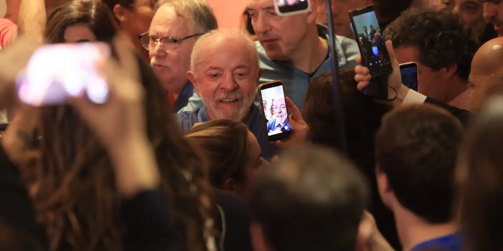 Lula agradece votos e diz que teve de vencer intromissão vinda de fora