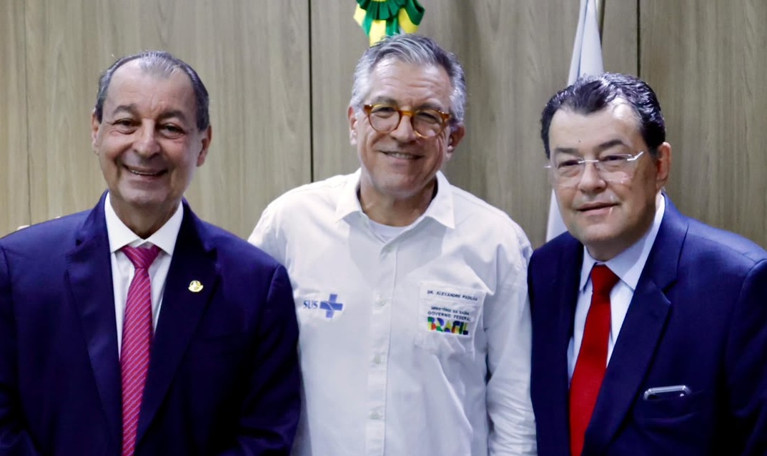 Omar Aziz discute com ministro Padilha plano emergencial para tirar Saúde do Amazonas do caos