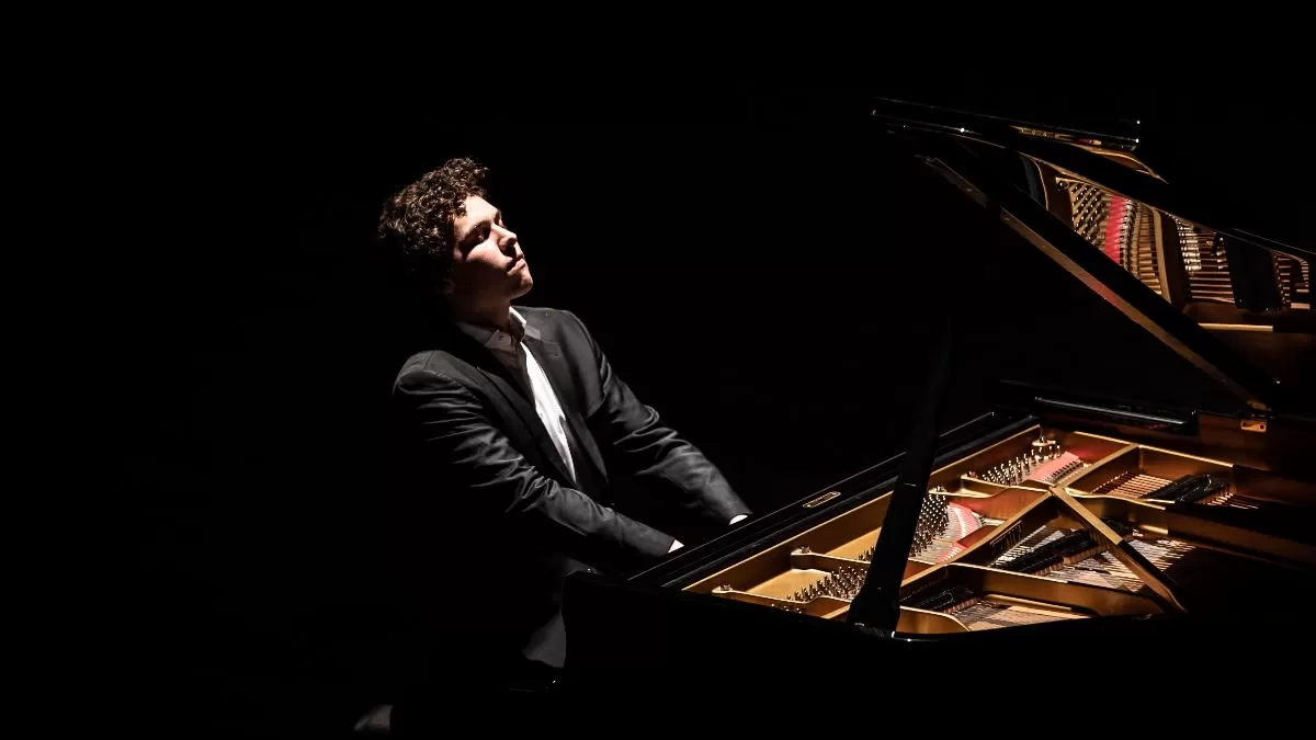 Pianista premiado internacionalmente faz concerto gratuito no Teatro Amazonas